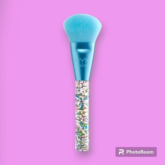 NYX Cosmetics Sprinkle Town Precision Face Brush - Picture 1 of 4